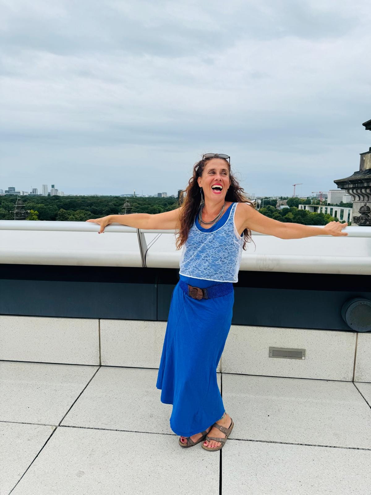 Elsa Stirnemann est Tarologue, artiste comédienne, praticienne diplômée danse de l'être